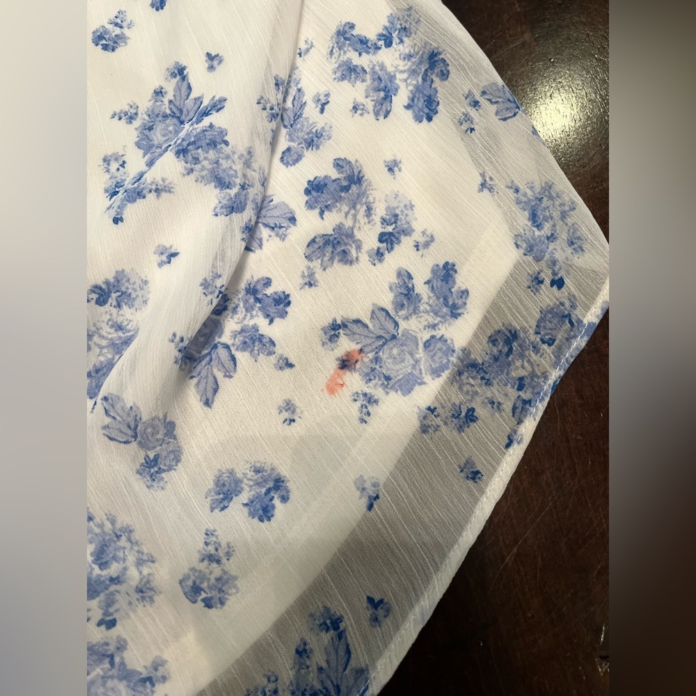 Floral Blue and White Top with Puff sleeves - Picture 5 of 5